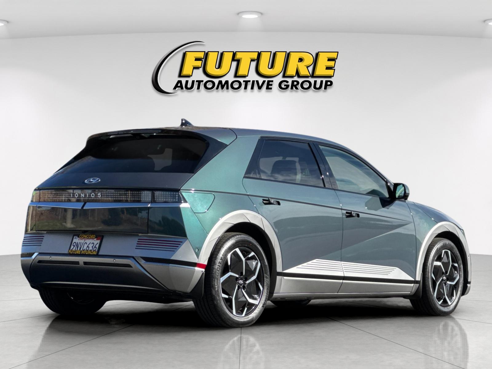 Used 2024 Green Hyundai Limited image 3