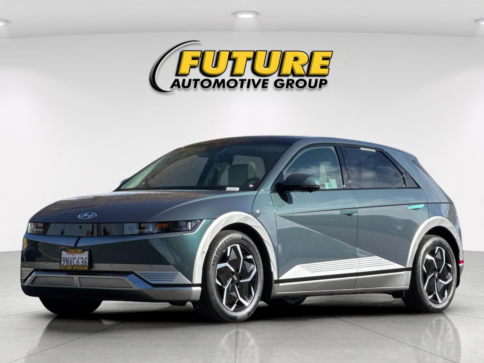 Used 2024 Green Hyundai Limited image 7