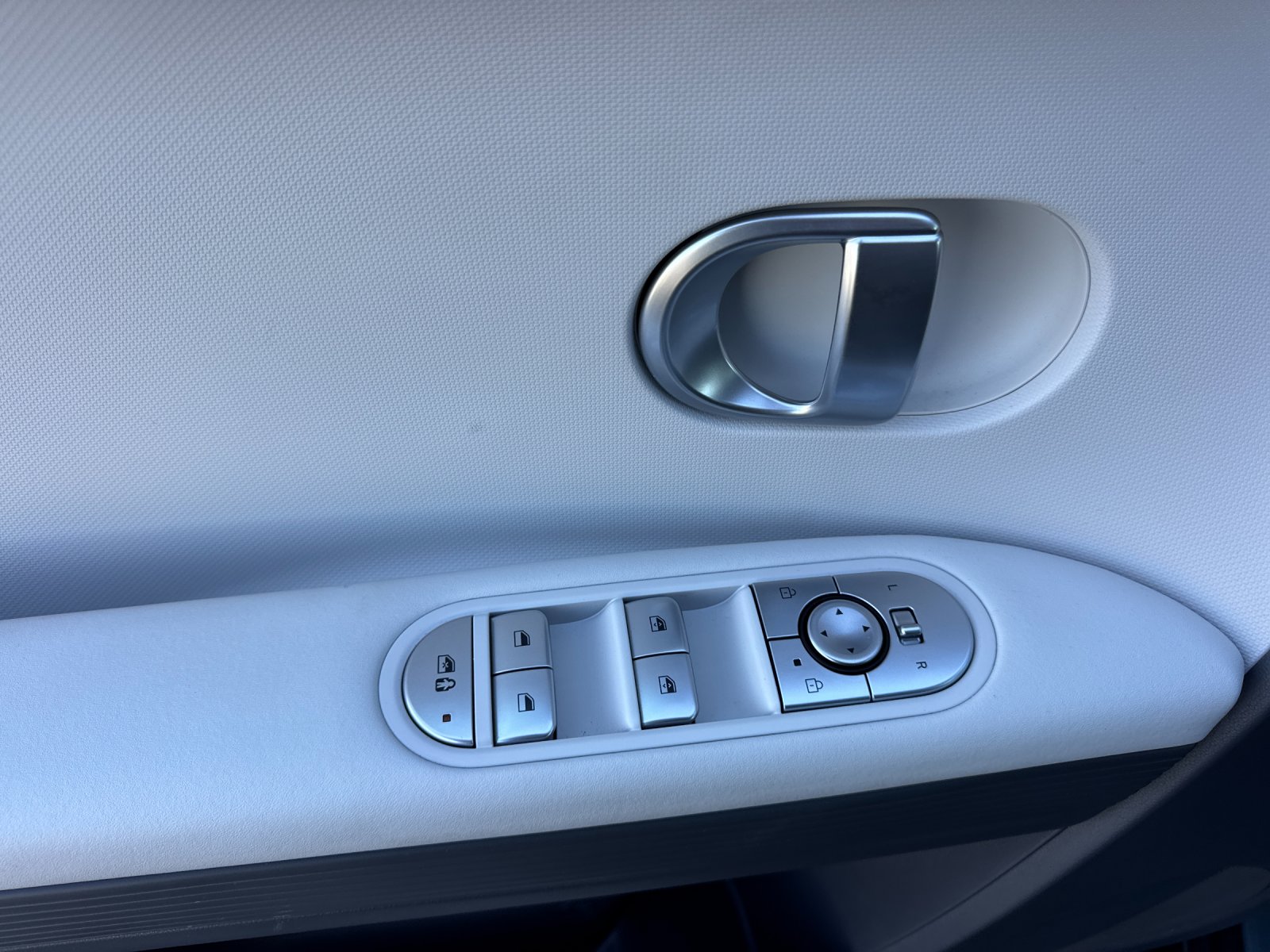 Certified Used 2024 Blue Hyundai SEL image 10