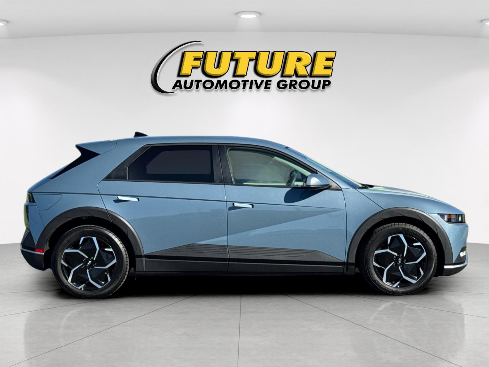 Certified Used 2024 Blue Hyundai SEL image 2