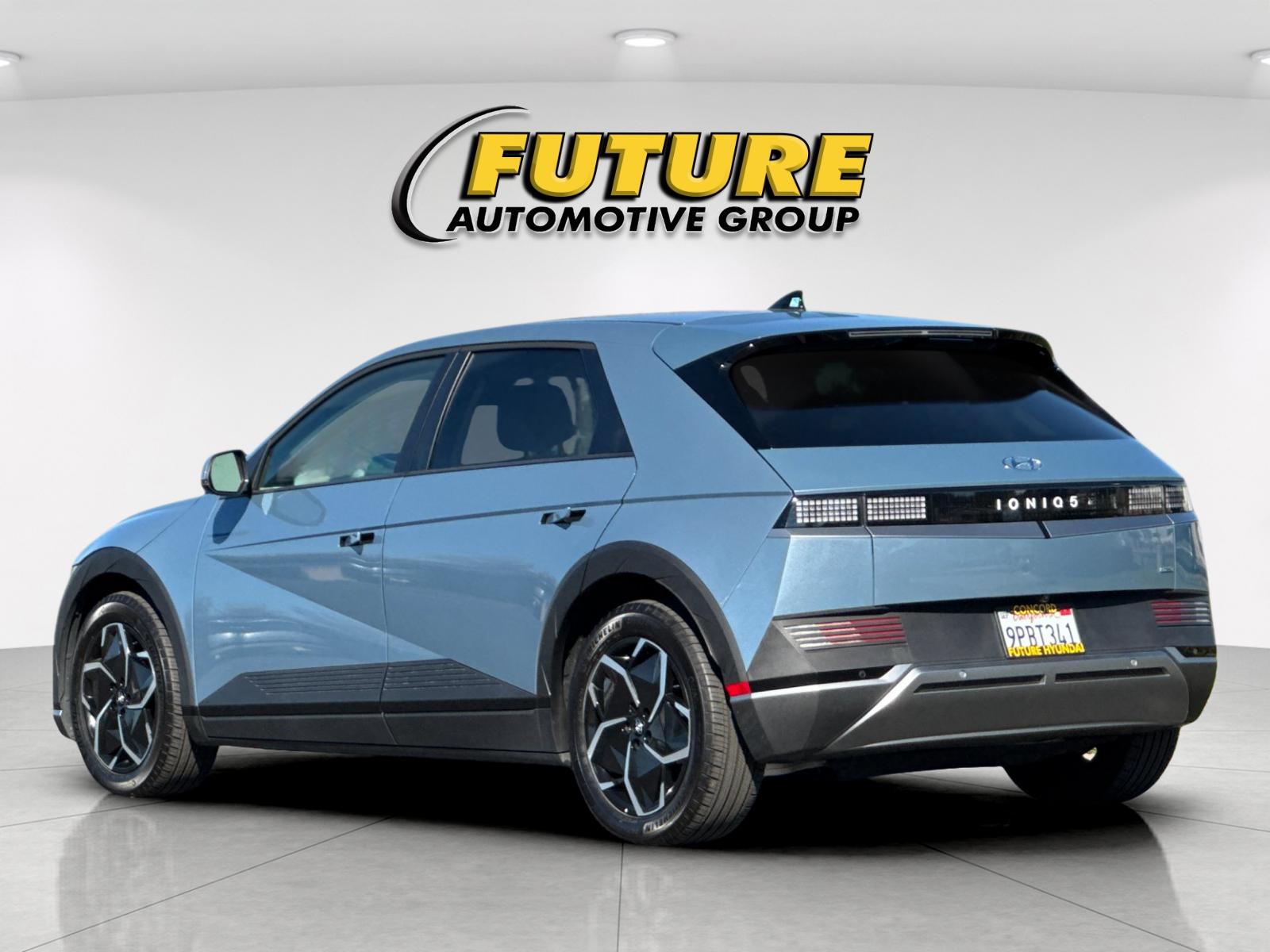 Certified Used 2024 Blue Hyundai SEL image 5