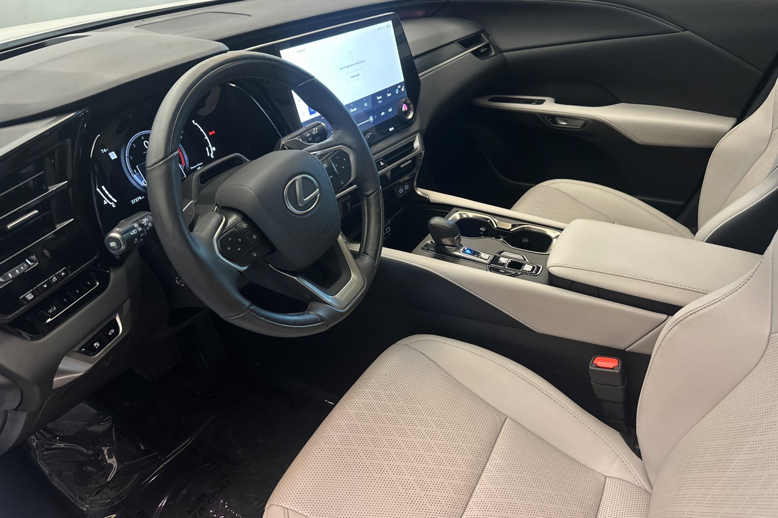 Used 2024 White Lexus 350 Premium Plus image 10