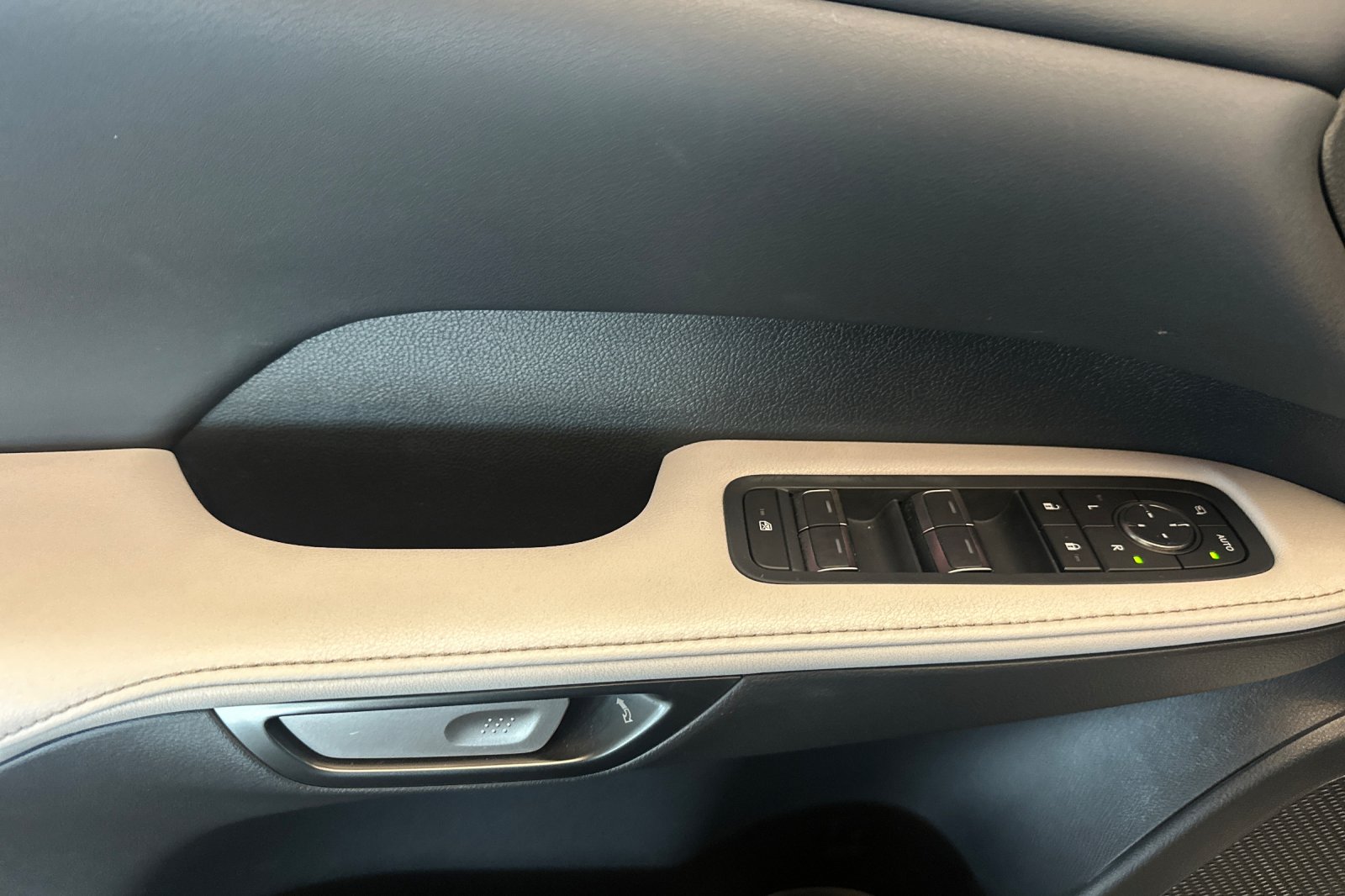Used 2024 White Lexus 350 Premium Plus image 11