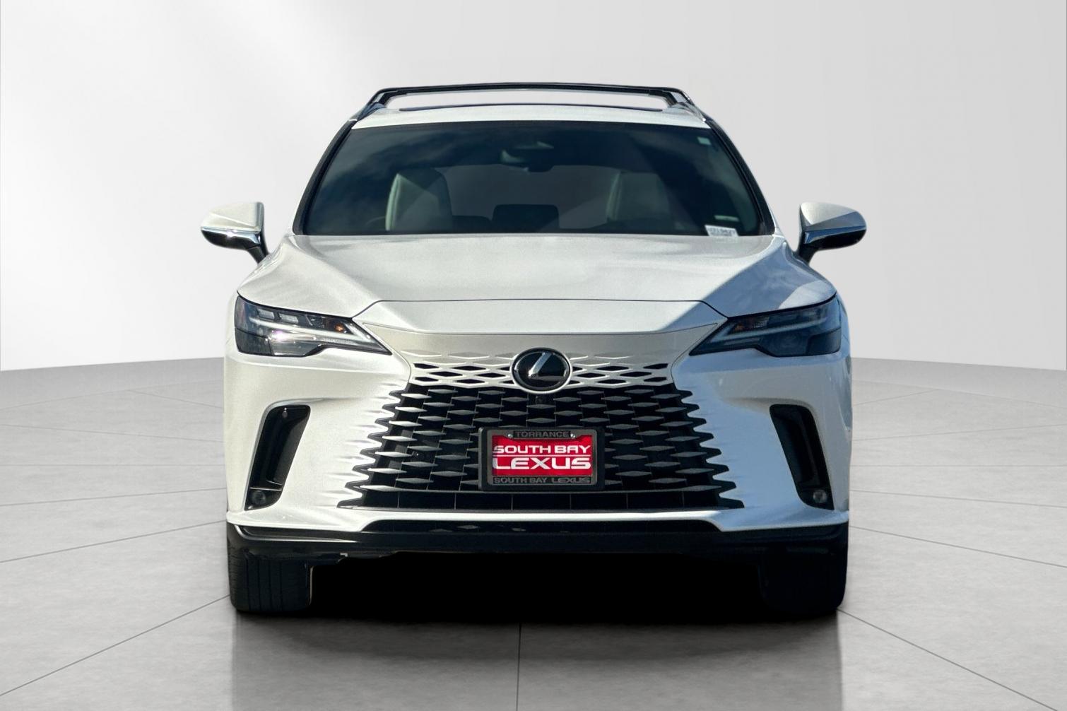 Used 2024 White Lexus 350 Premium Plus image 9