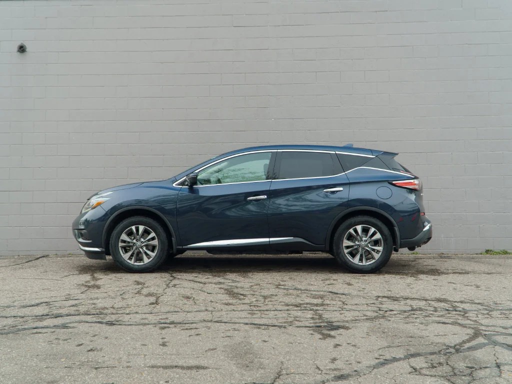 Used 2018 Arctic Blue Nissan S image 2