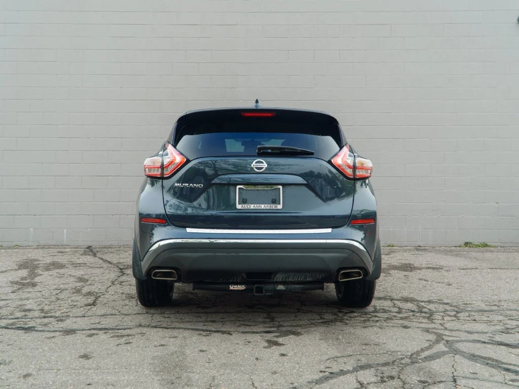 Used 2018 Arctic Blue Nissan S image 6