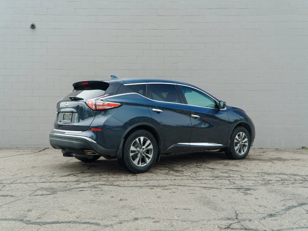 Used 2018 Arctic Blue Nissan S image 7