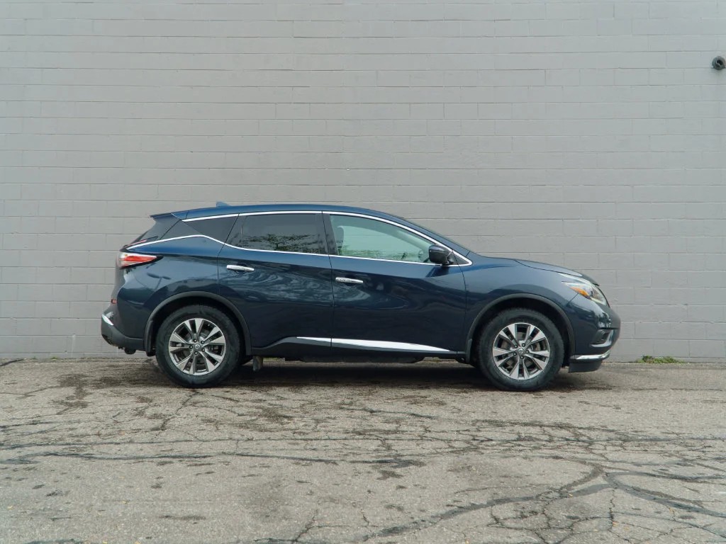 Used 2018 Arctic Blue Nissan S image 8