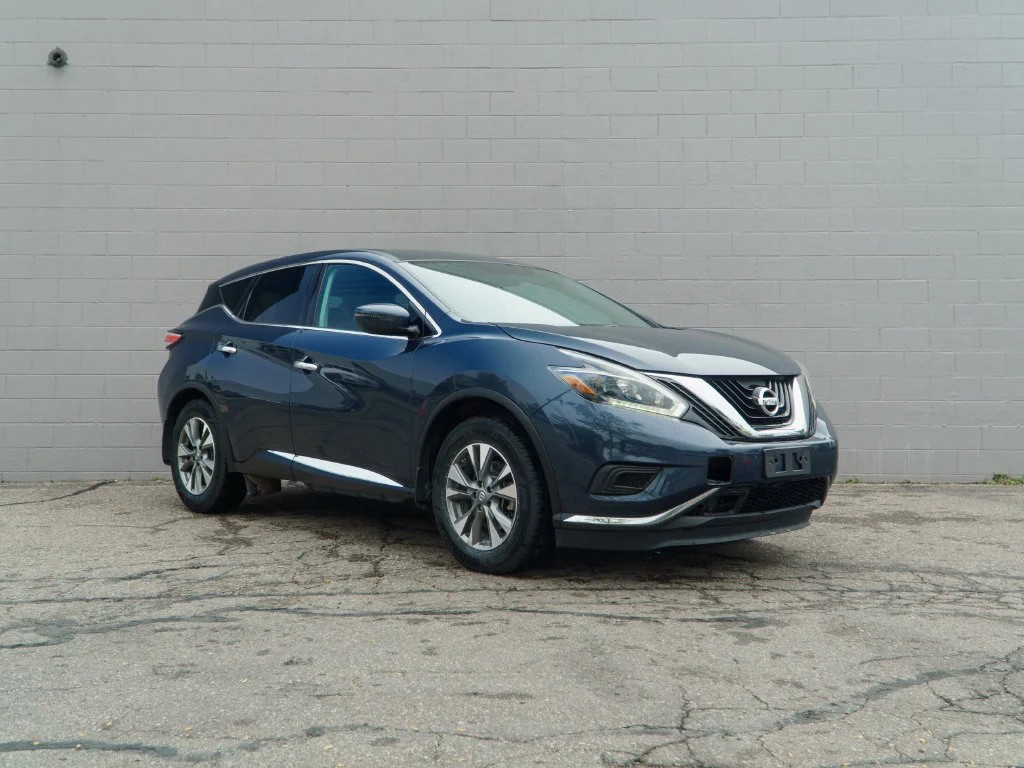 Used 2018 Arctic Blue Nissan S image 9