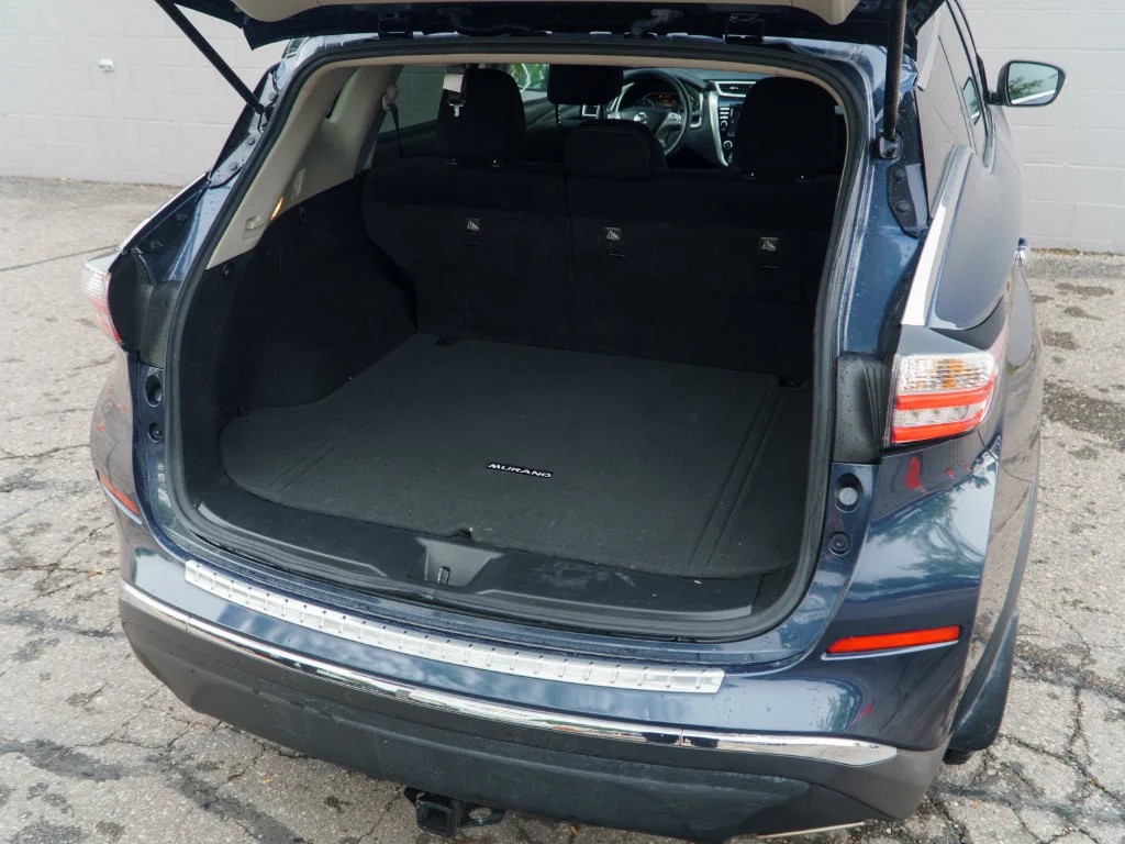 Used 2018 Arctic Blue Nissan S image 14