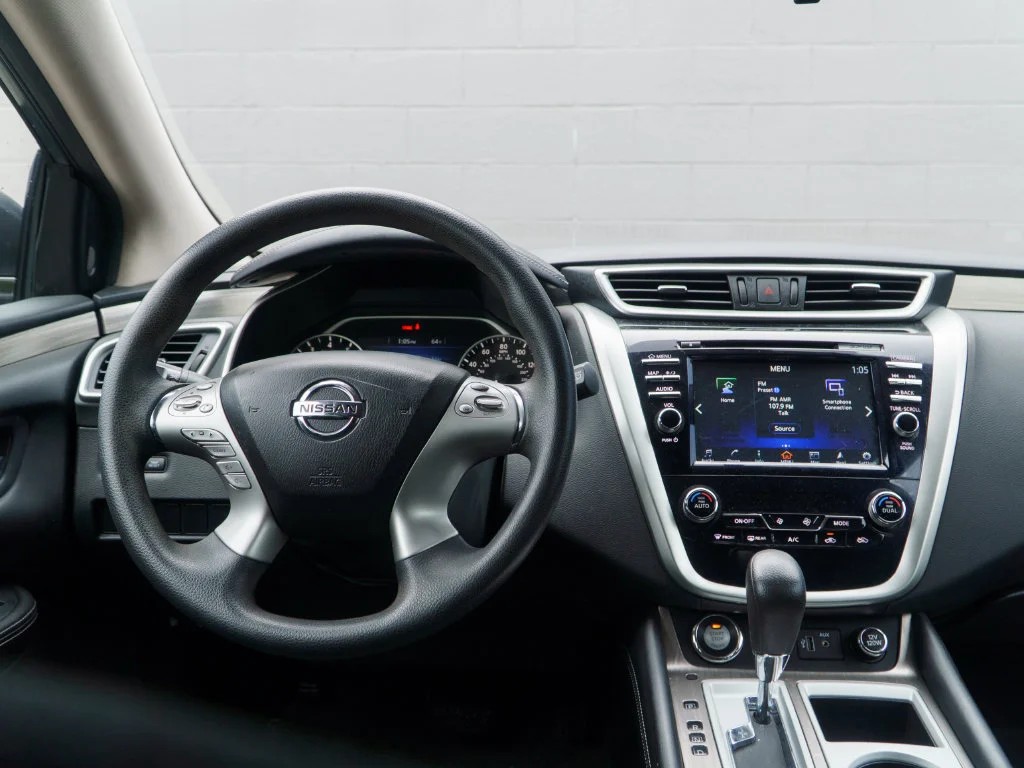 Used 2018 Arctic Blue Nissan S image 22