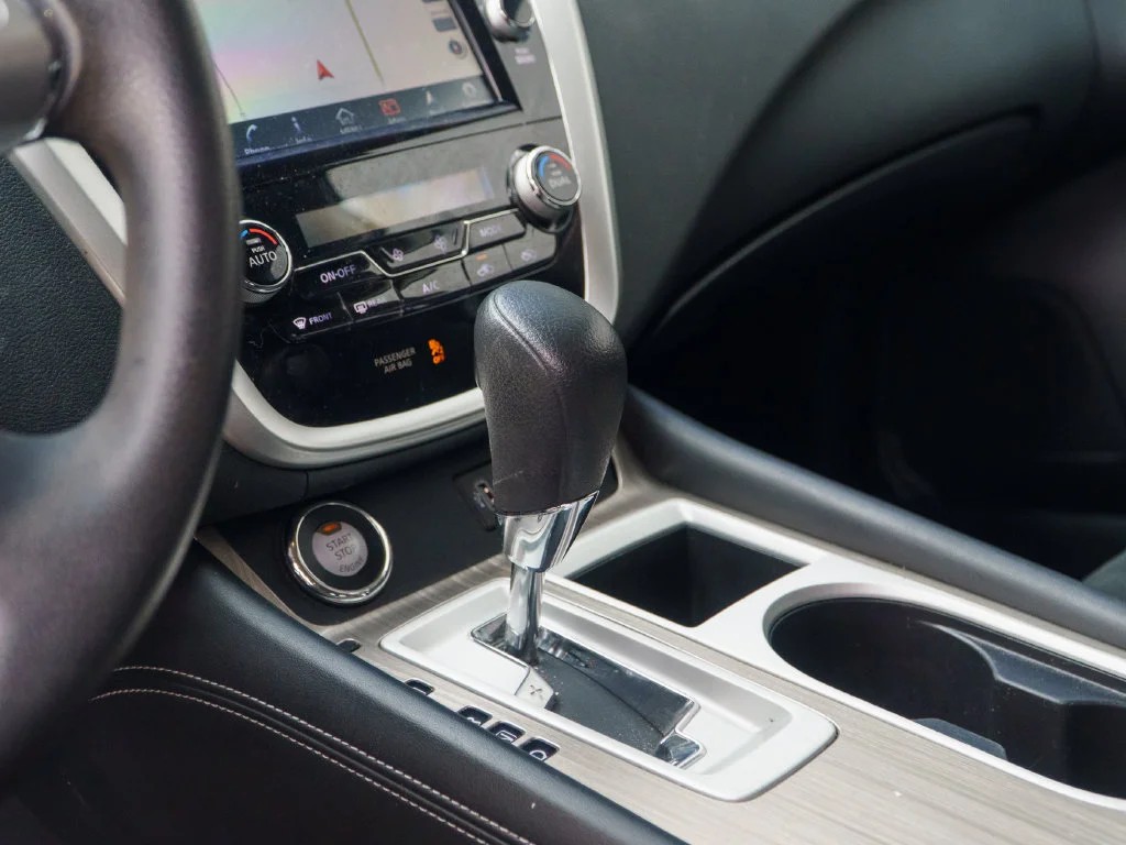 Used 2018 Arctic Blue Nissan S image 27