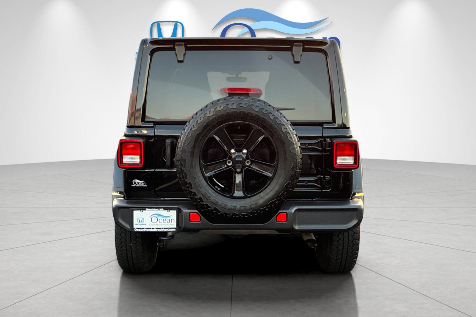 Used 2022 Black Clearcoat Jeep Unlimited Sahara Altitude image 4
