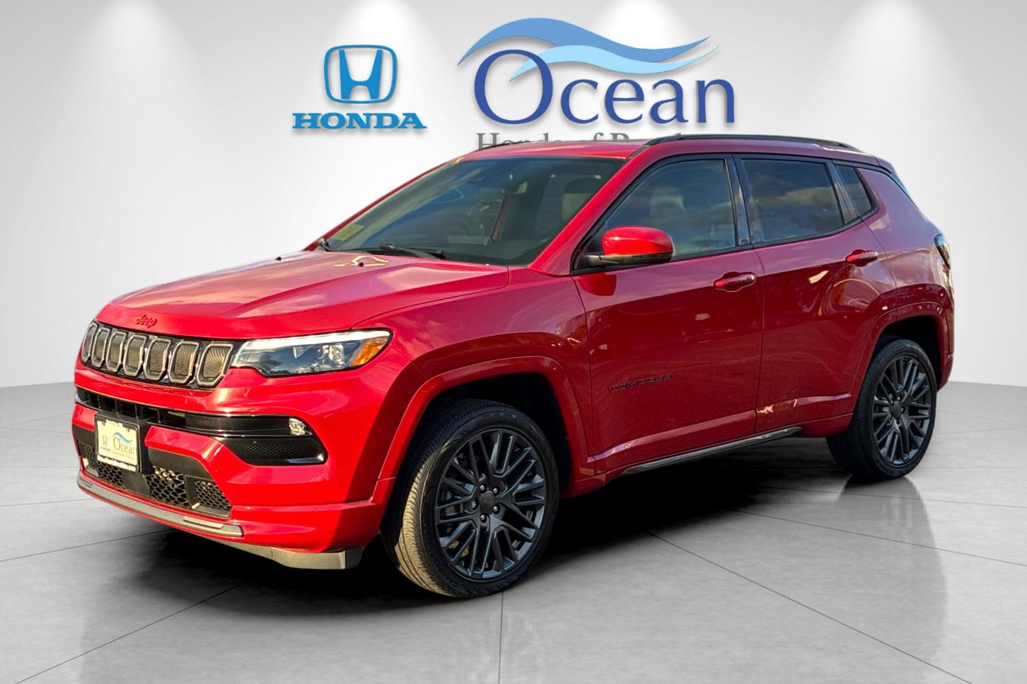 Used 2022 Redline Pearlcoat Jeep Limited image 7