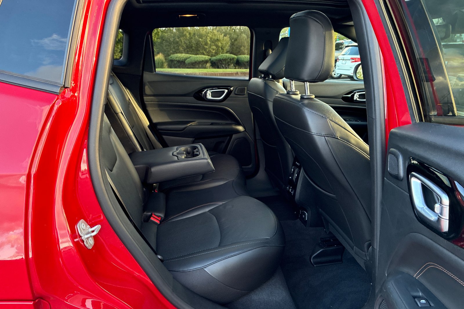 Used 2022 Redline Pearlcoat Jeep Limited image 18