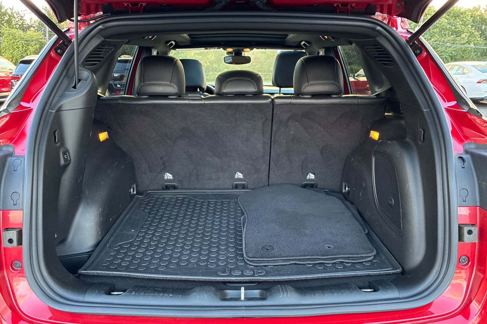 Used 2022 Redline Pearlcoat Jeep Limited image 20
