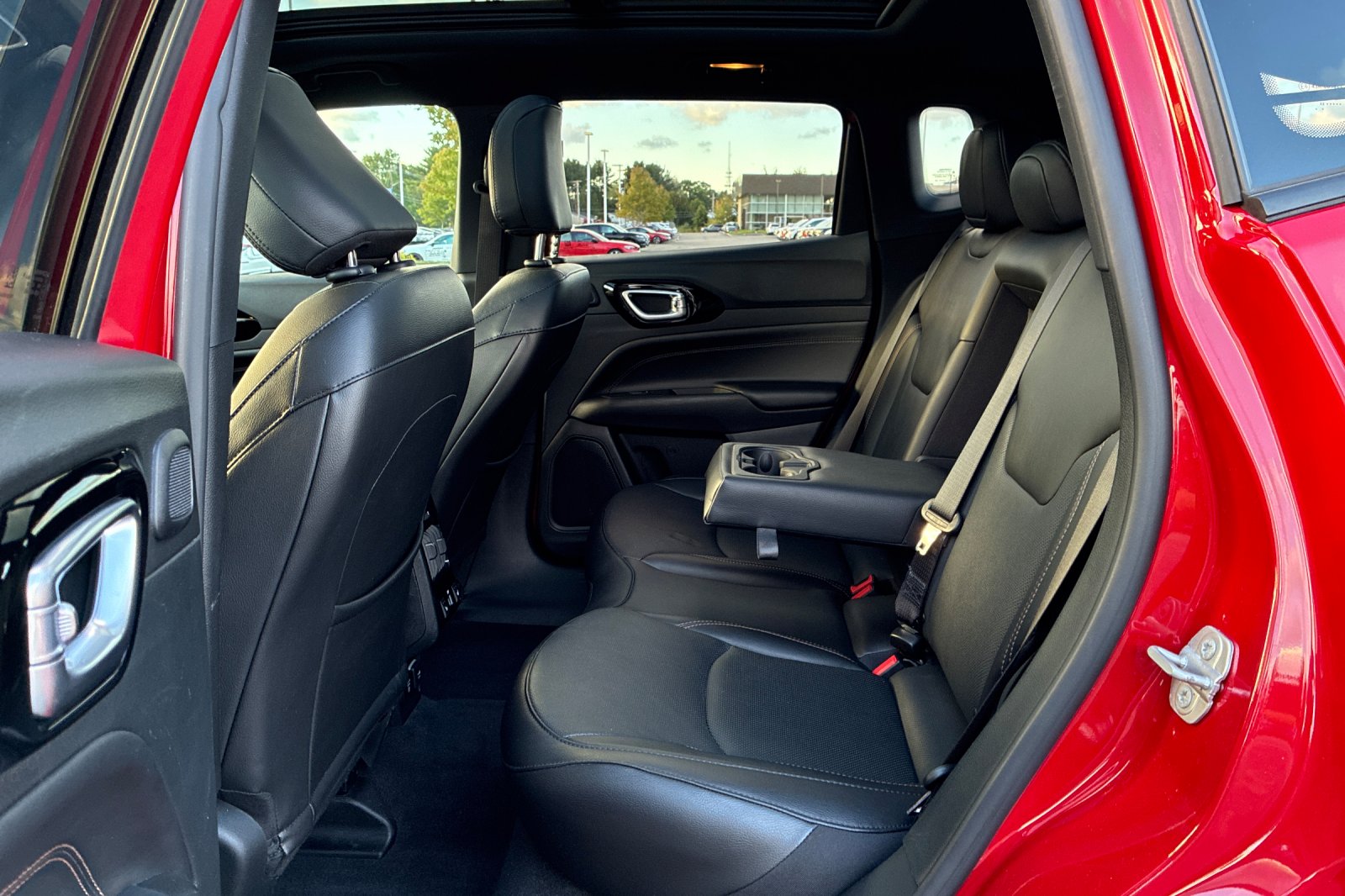 Used 2022 Redline Pearlcoat Jeep Limited image 15