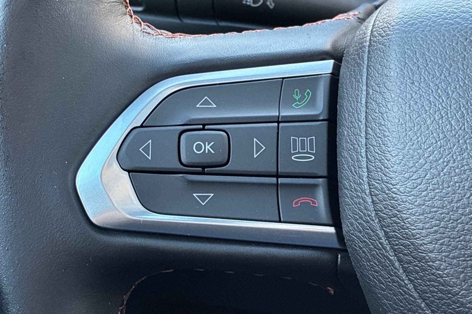 Used 2022 Redline Pearlcoat Jeep Limited image 33