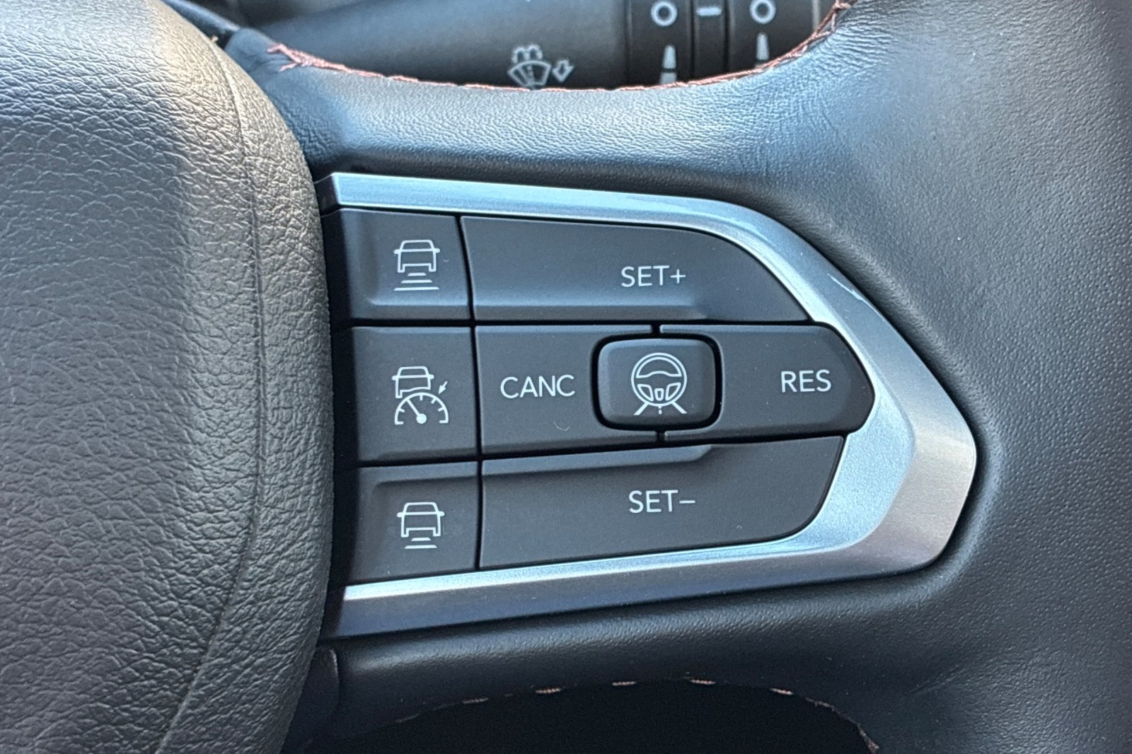 Used 2022 Redline Pearlcoat Jeep Limited image 34