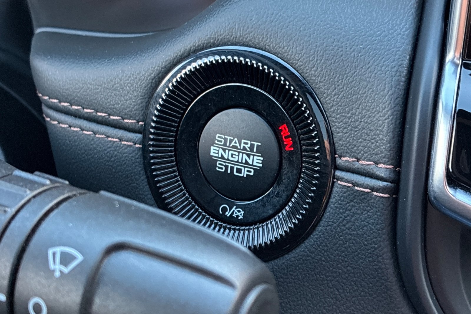 Used 2022 Redline Pearlcoat Jeep Limited image 31