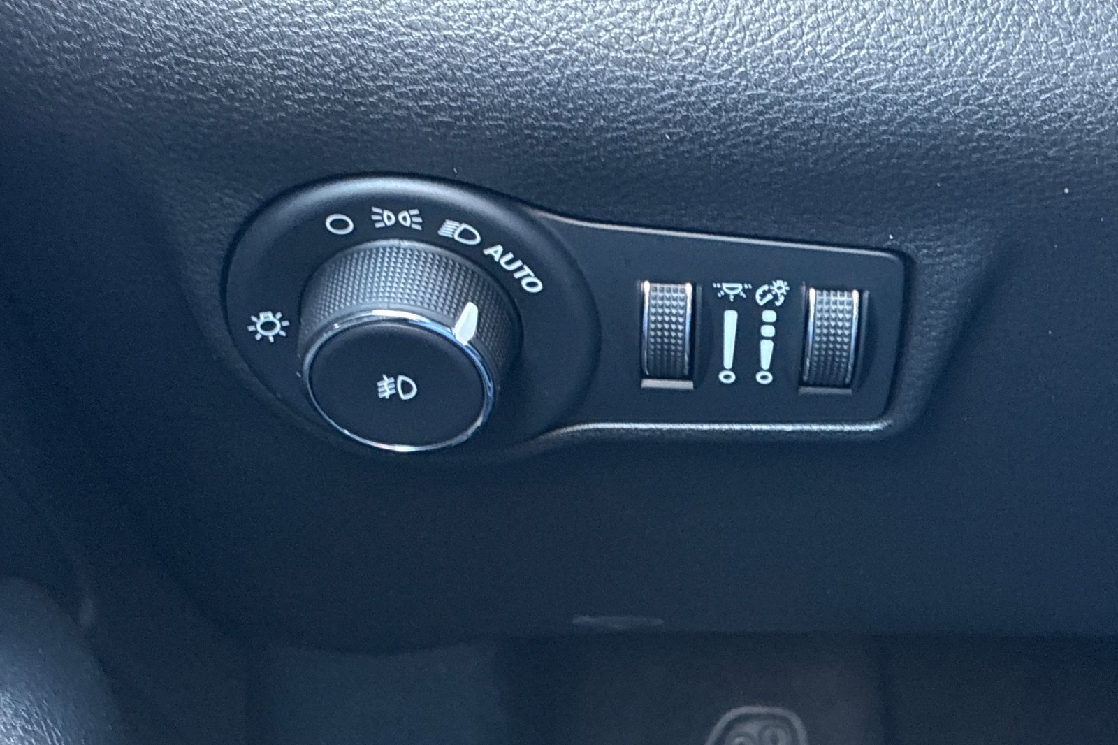 Used 2022 Redline Pearlcoat Jeep Limited image 42