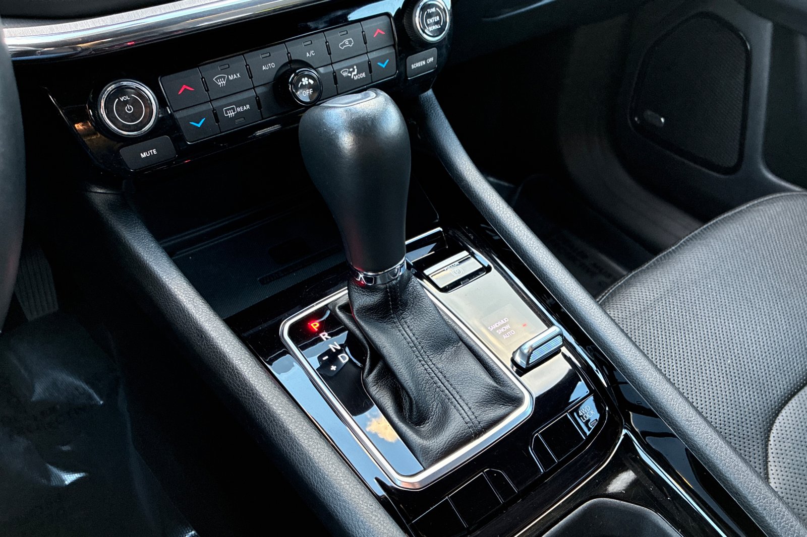Used 2022 Redline Pearlcoat Jeep Limited image 29