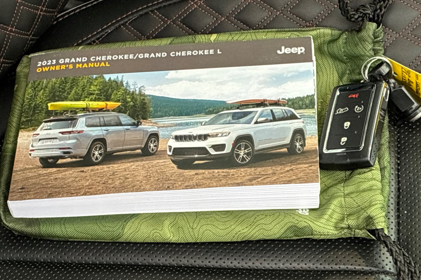 Used 2023 Diamond Black Jeep Summit image 14