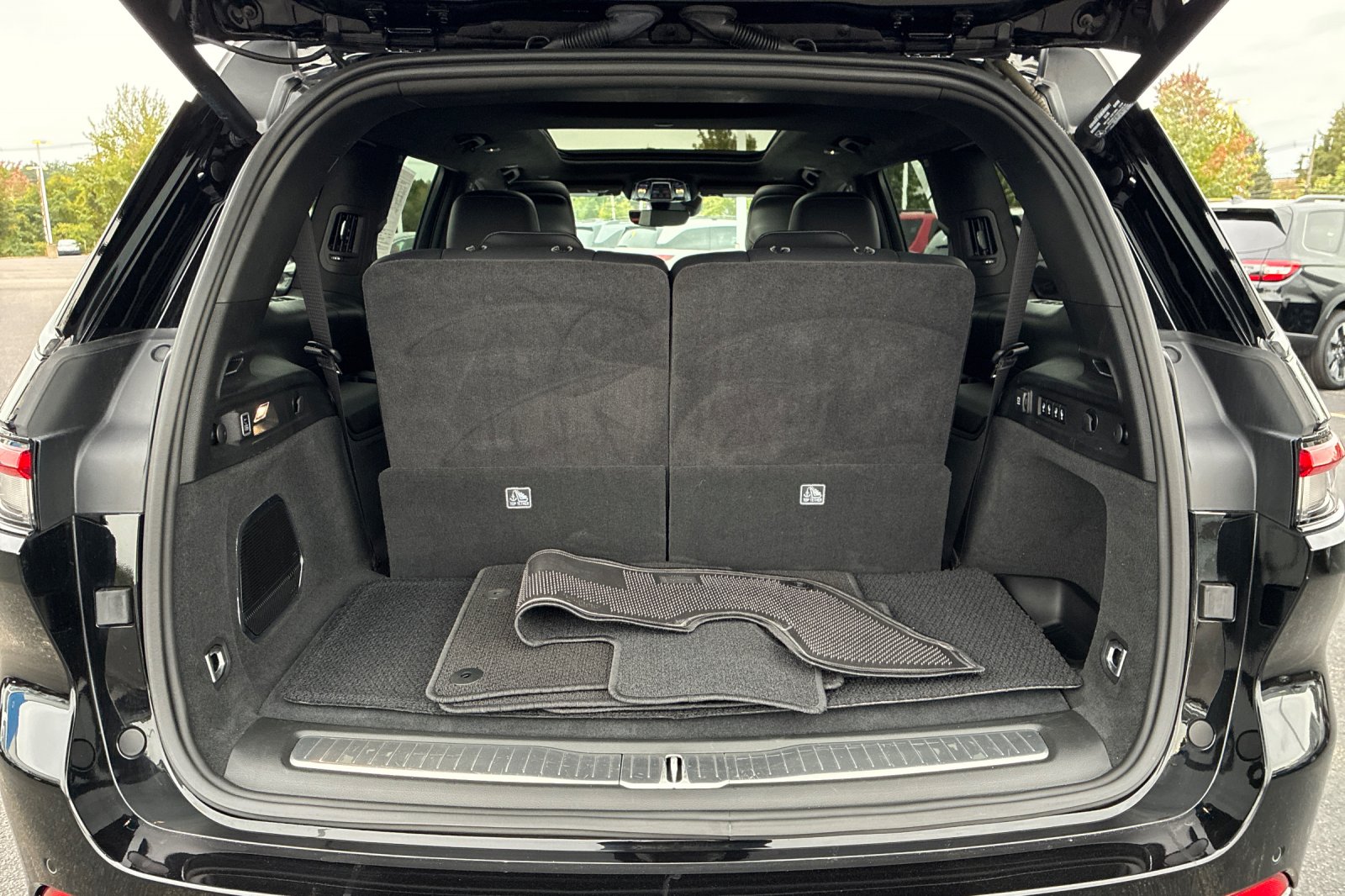 Used 2023 Diamond Black Jeep Summit image 21