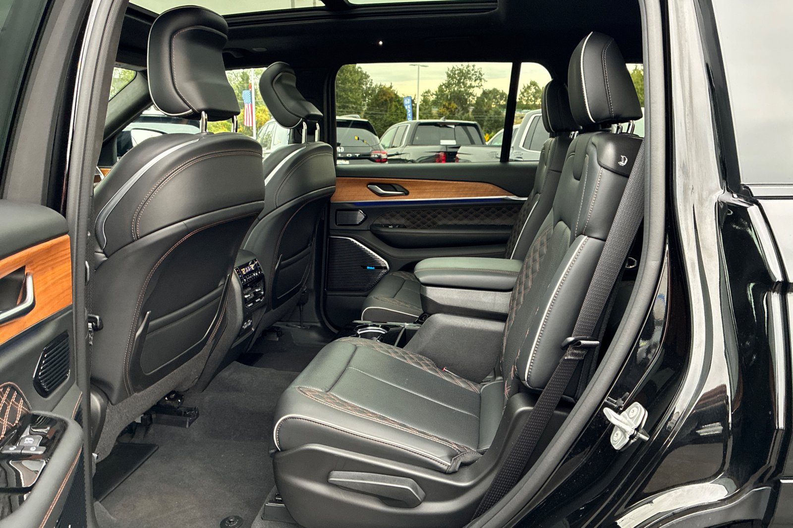Used 2023 Diamond Black Jeep Summit image 15