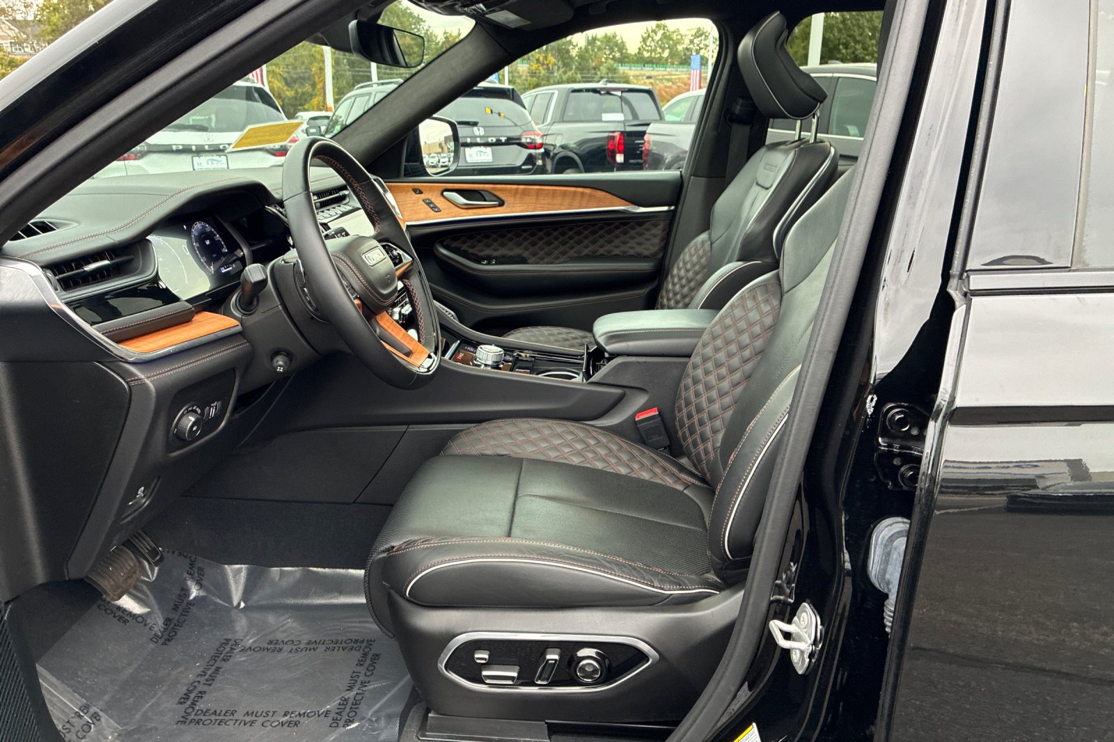 Used 2023 Diamond Black Jeep Summit image 11