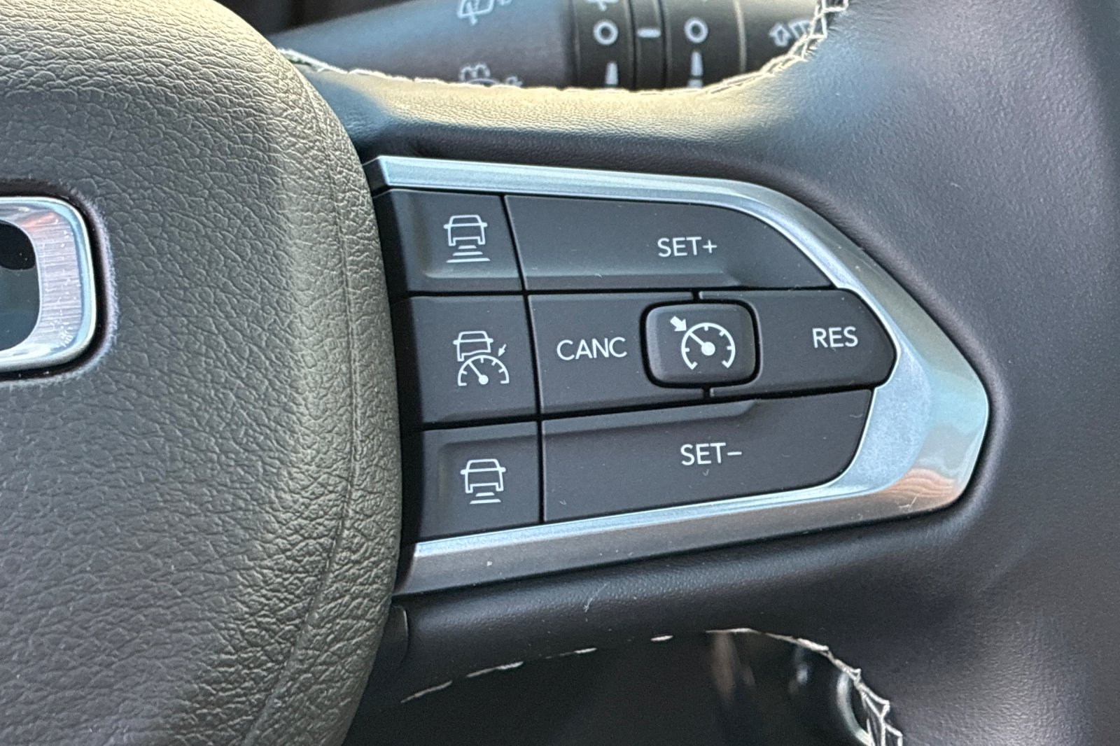 Used 2022 Diamond Black Jeep High Altitude image 34