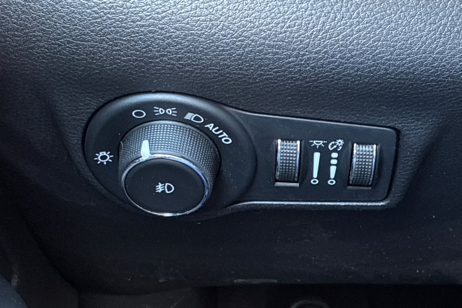 Used 2022 Diamond Black Jeep High Altitude image 42