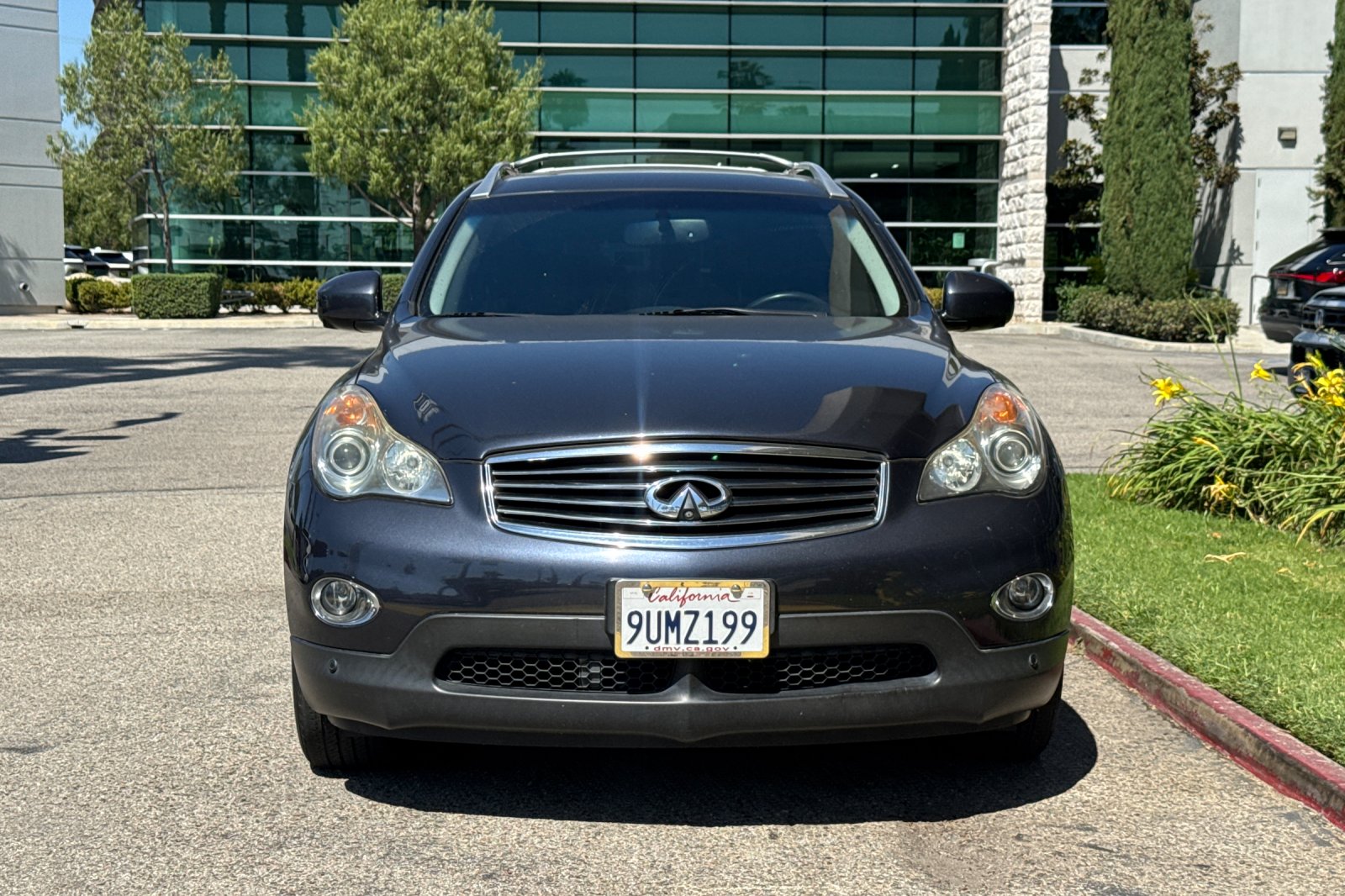 Used 2009 Slate Metallic INFINITI Journey image 3