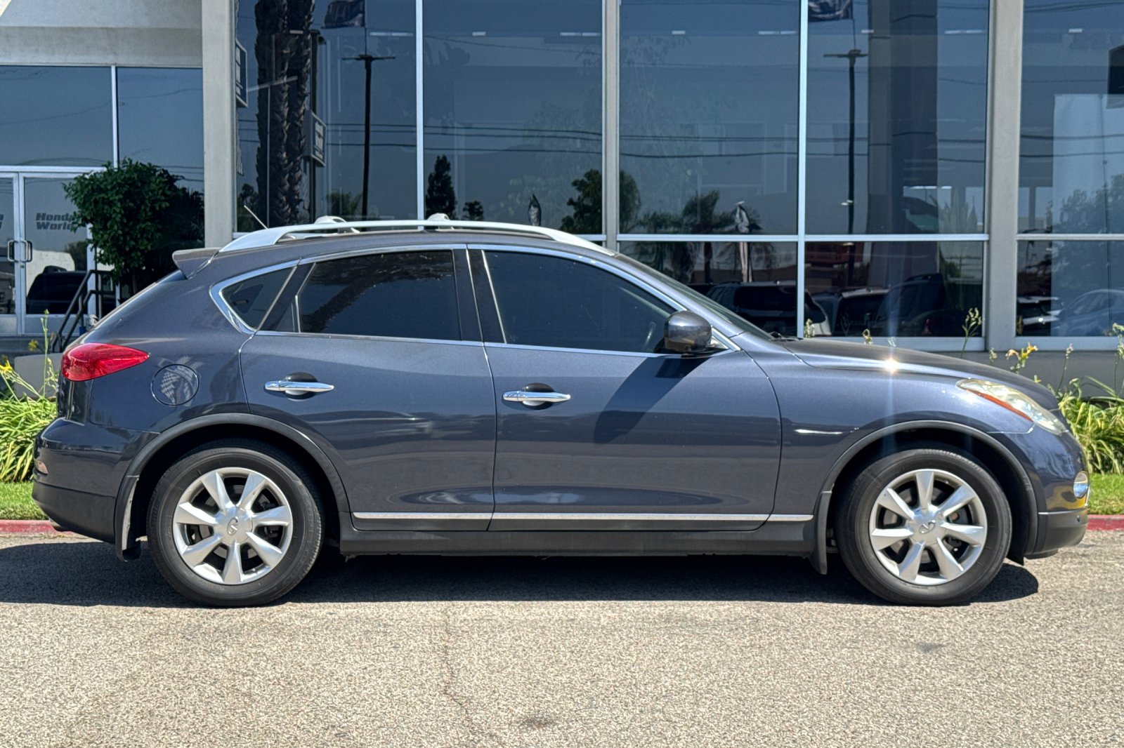 Used 2009 Slate Metallic INFINITI Journey image 4