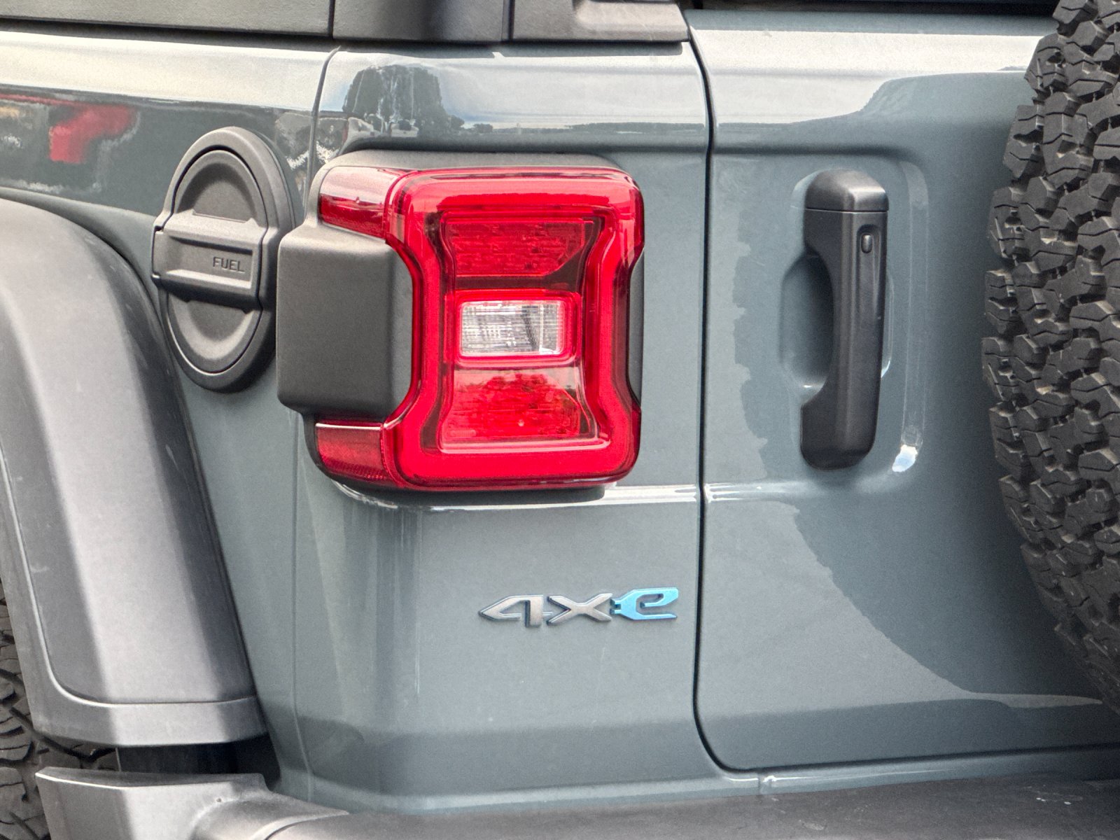 Used 2024 Gray Jeep Rubicon 4xe image 25