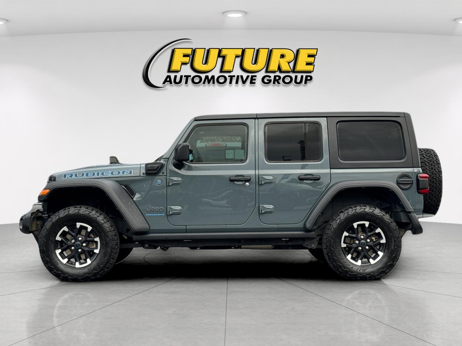 Used 2024 Gray Jeep Rubicon 4xe image 6