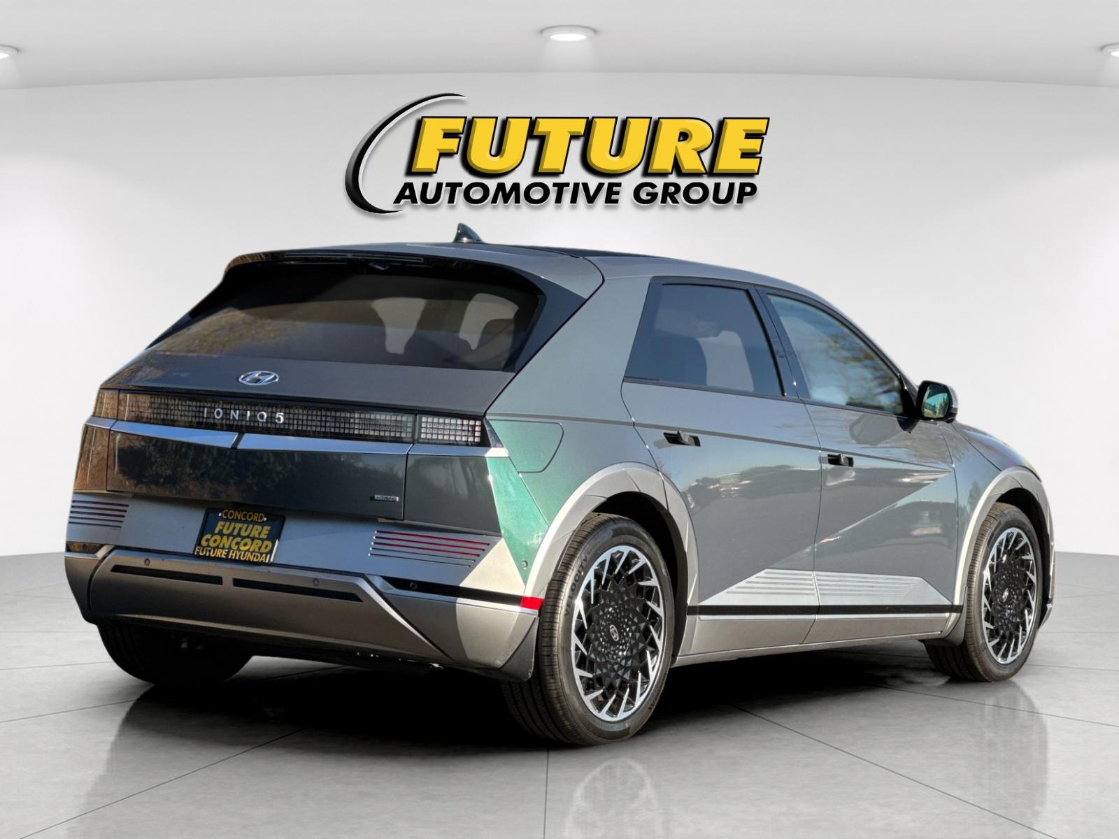 Certified Used 2024 Green Hyundai Limited image 3