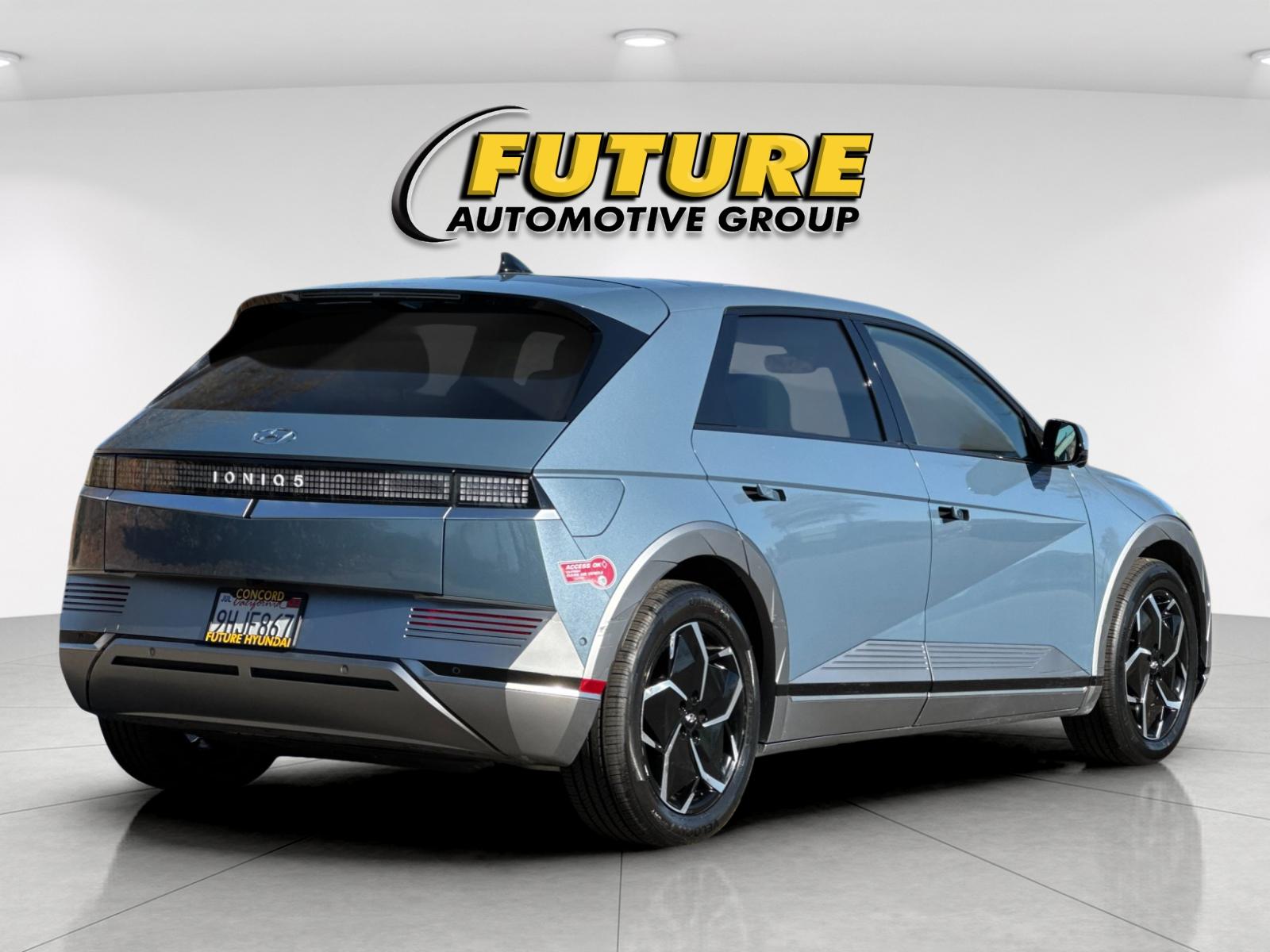 Used 2023 Blue Hyundai Limited image 3