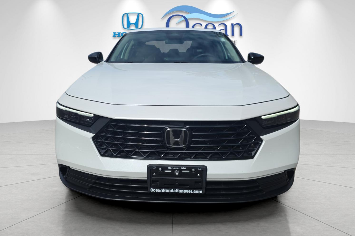 Used 2025 Platinum White Pearl Honda SE image 8