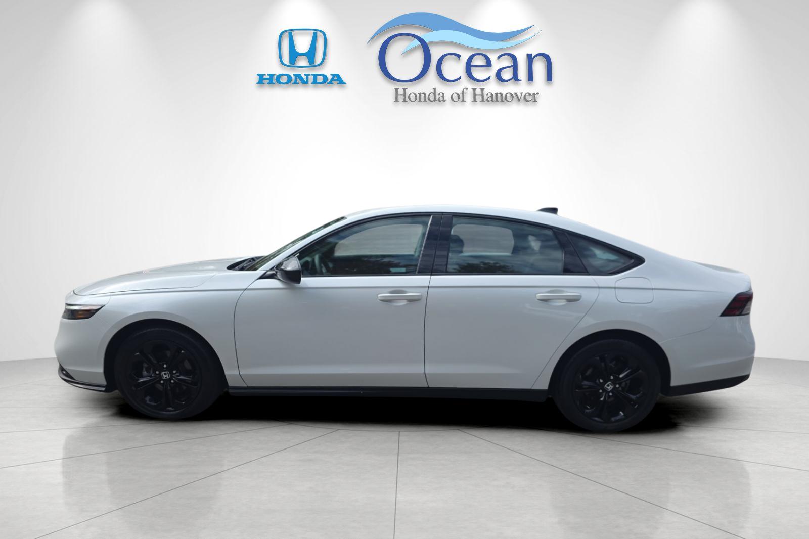 Used 2025 Platinum White Pearl Honda SE image 6