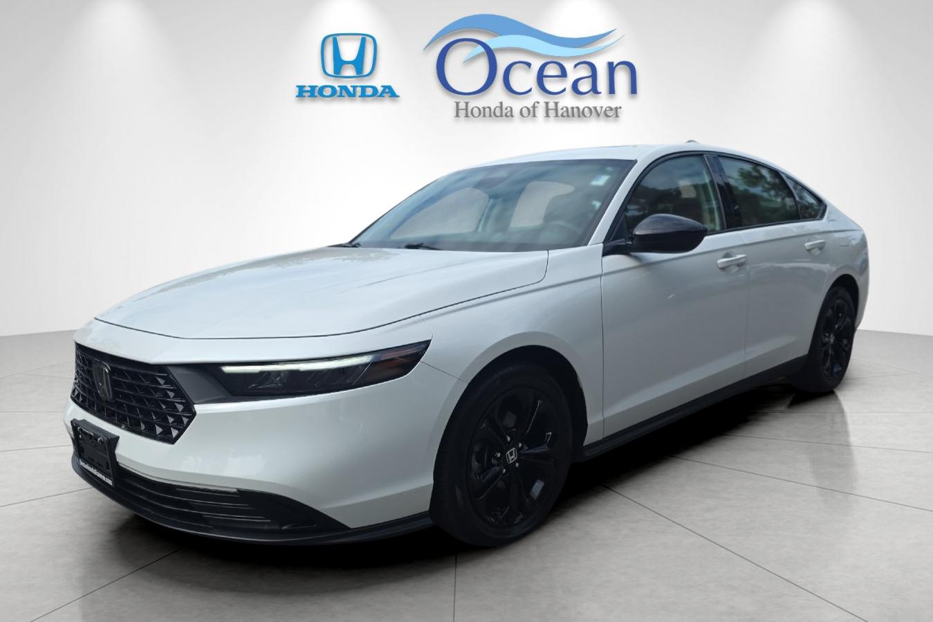 Used 2025 Platinum White Pearl Honda SE image 7