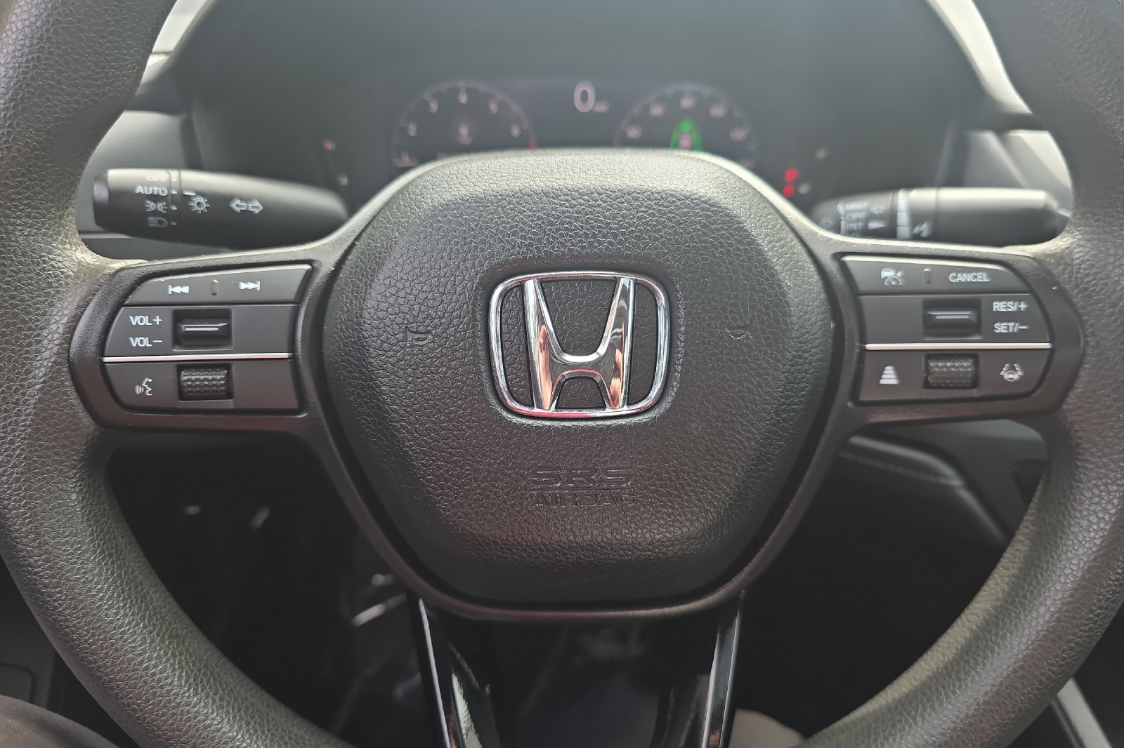 Used 2025 Platinum White Pearl Honda SE image 22