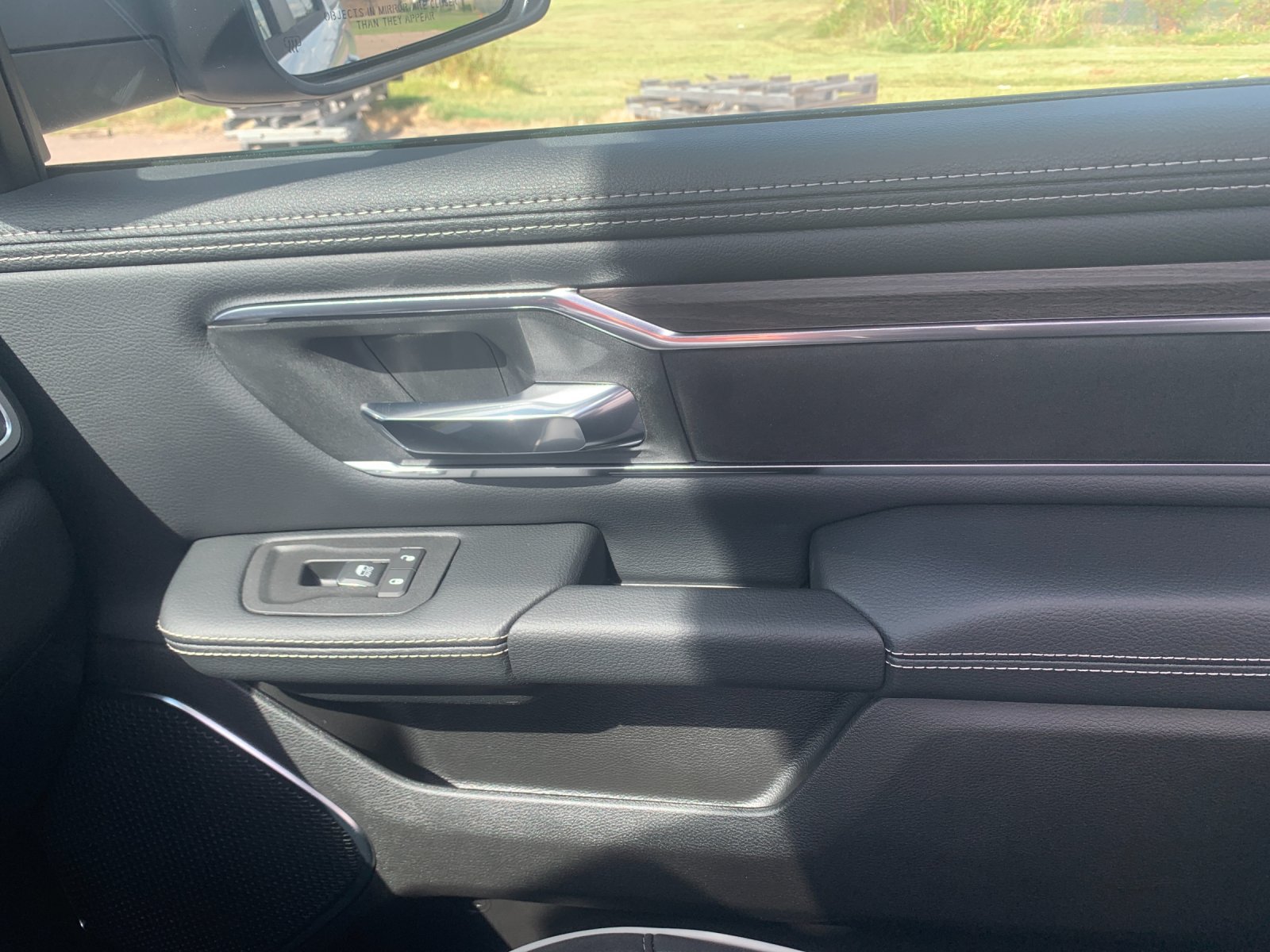 New 2027 Bright White Clear-Coat Exterior Paint RAM Laramie image 19