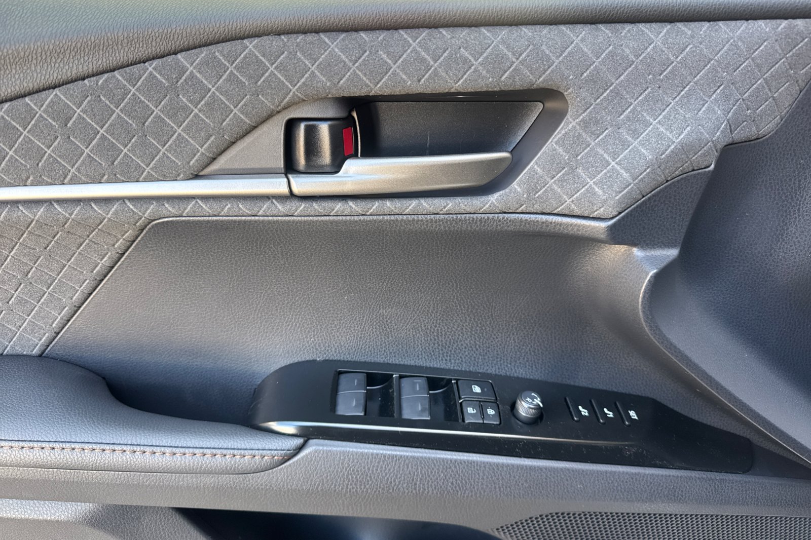 New 2026 Wind Chill Pearl Toyota XLE image 10
