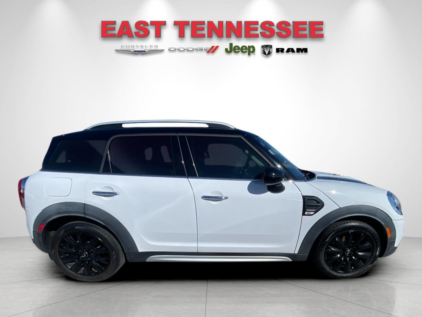 Used 2017 White MINI Base image 2
