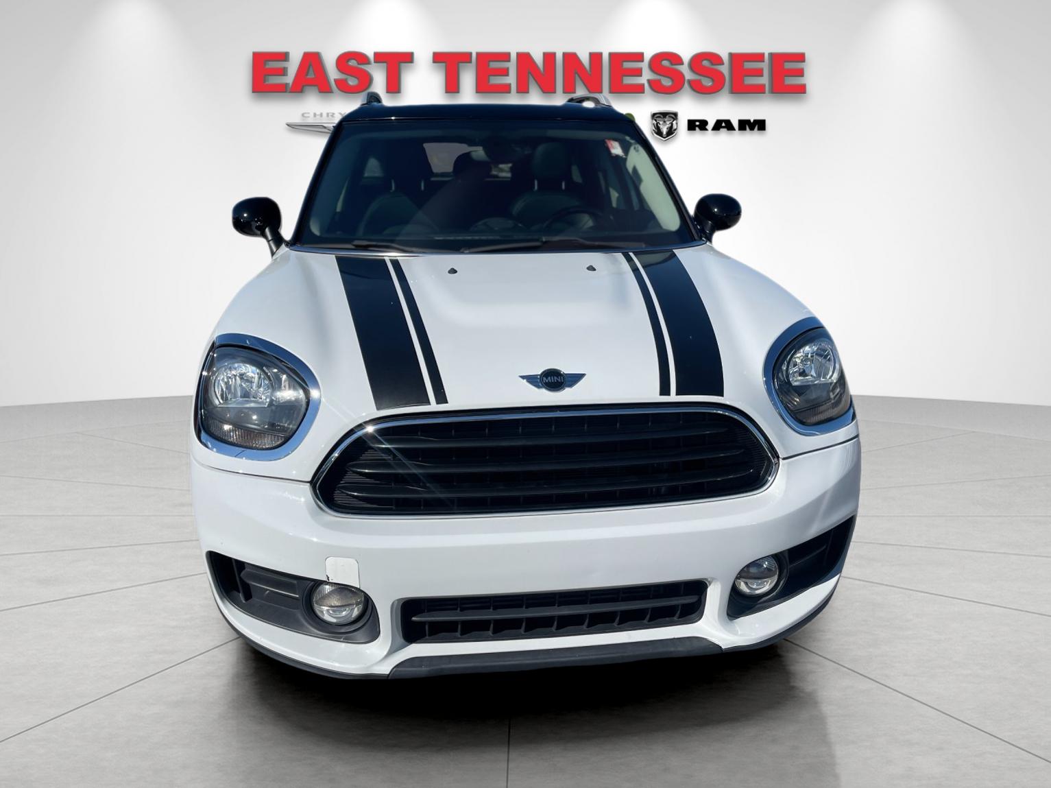 Used 2017 White MINI Base image 9