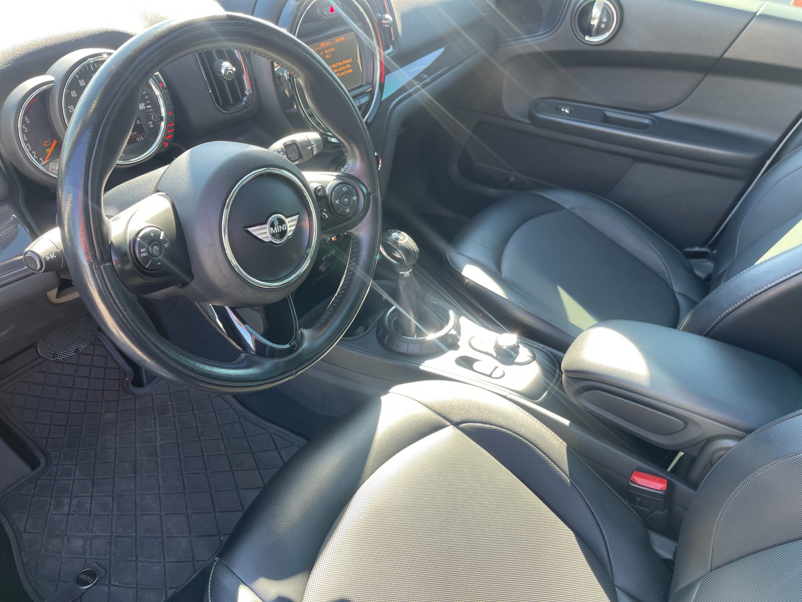 Used 2017 White MINI Base image 11