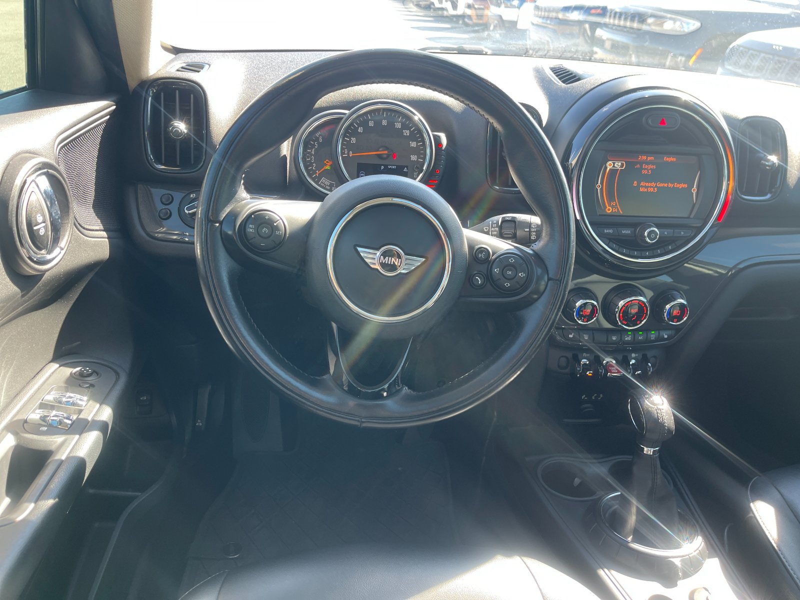 Used 2017 White MINI Base image 17