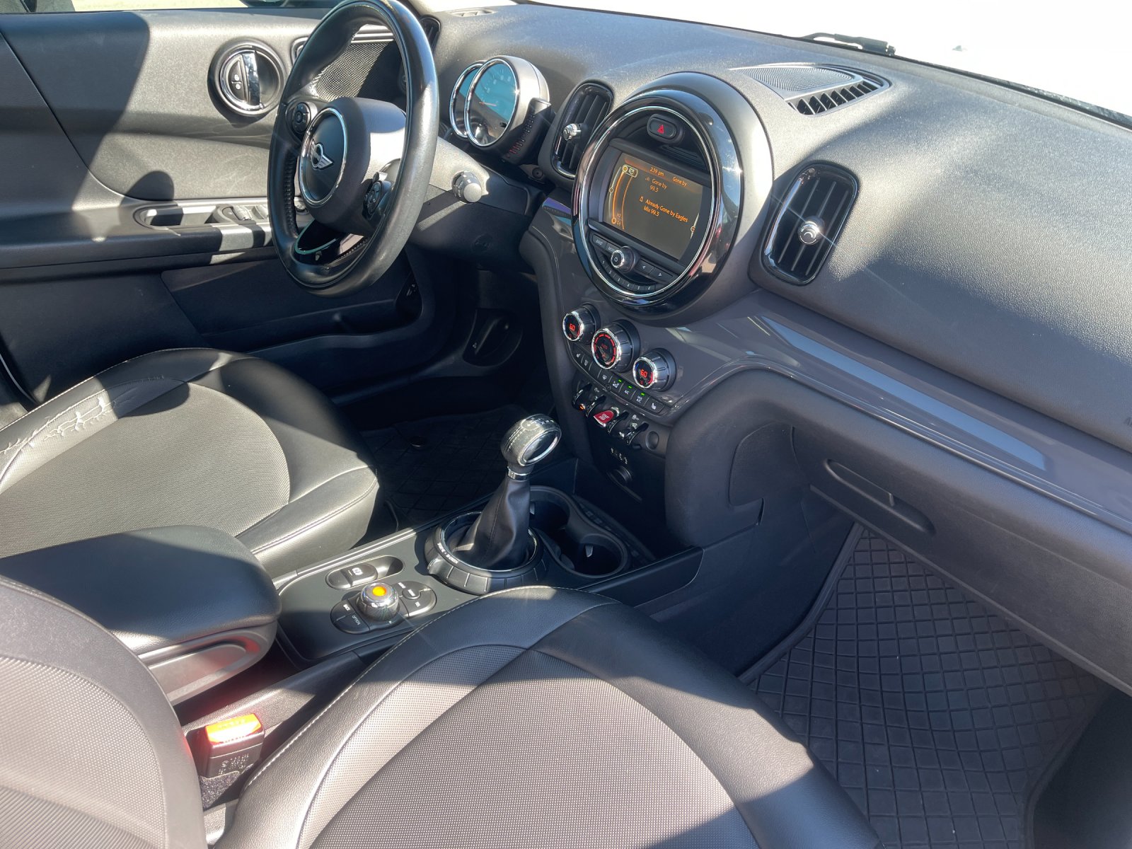 Used 2017 White MINI Base image 19