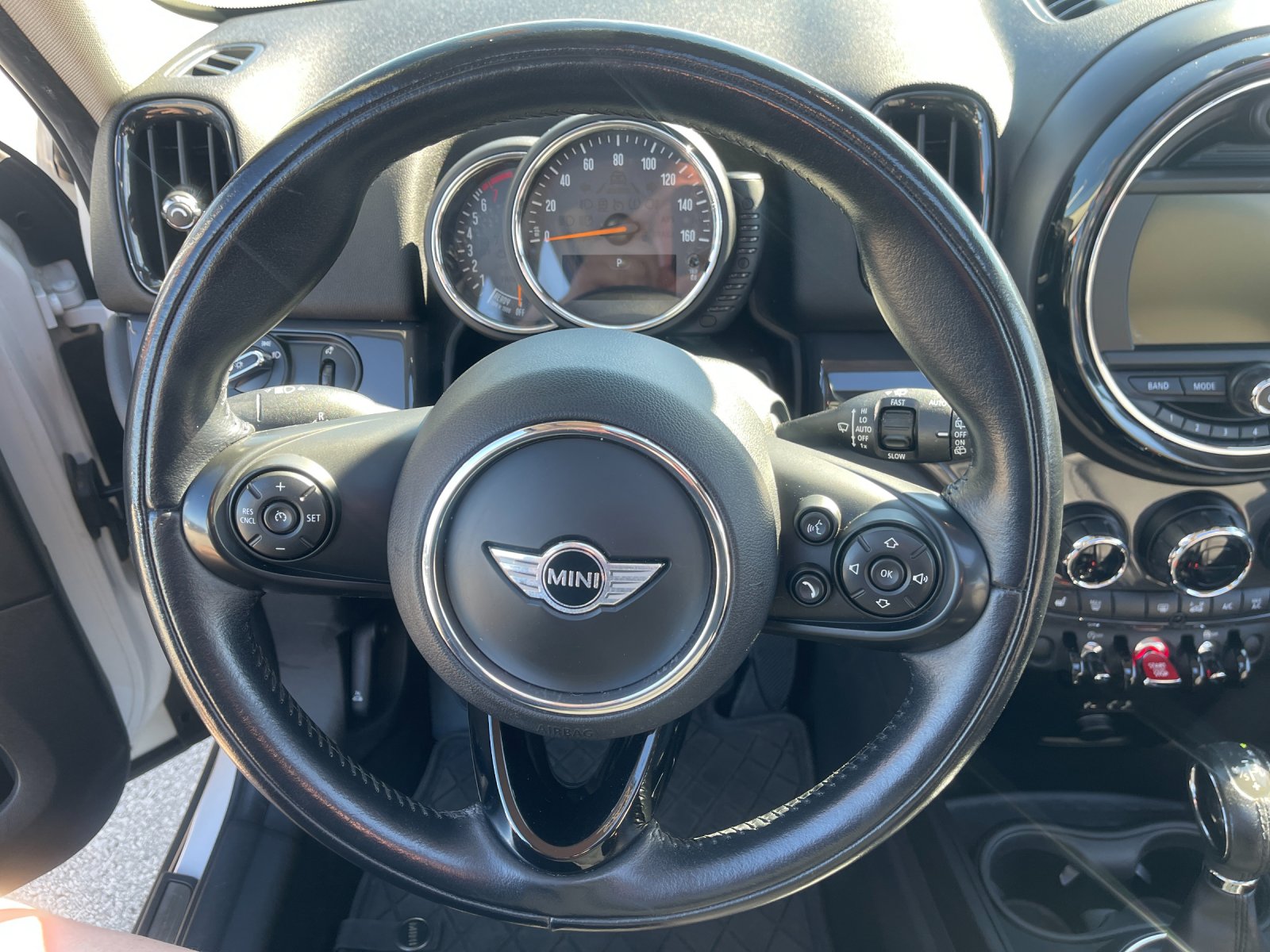Used 2017 White MINI Base image 27
